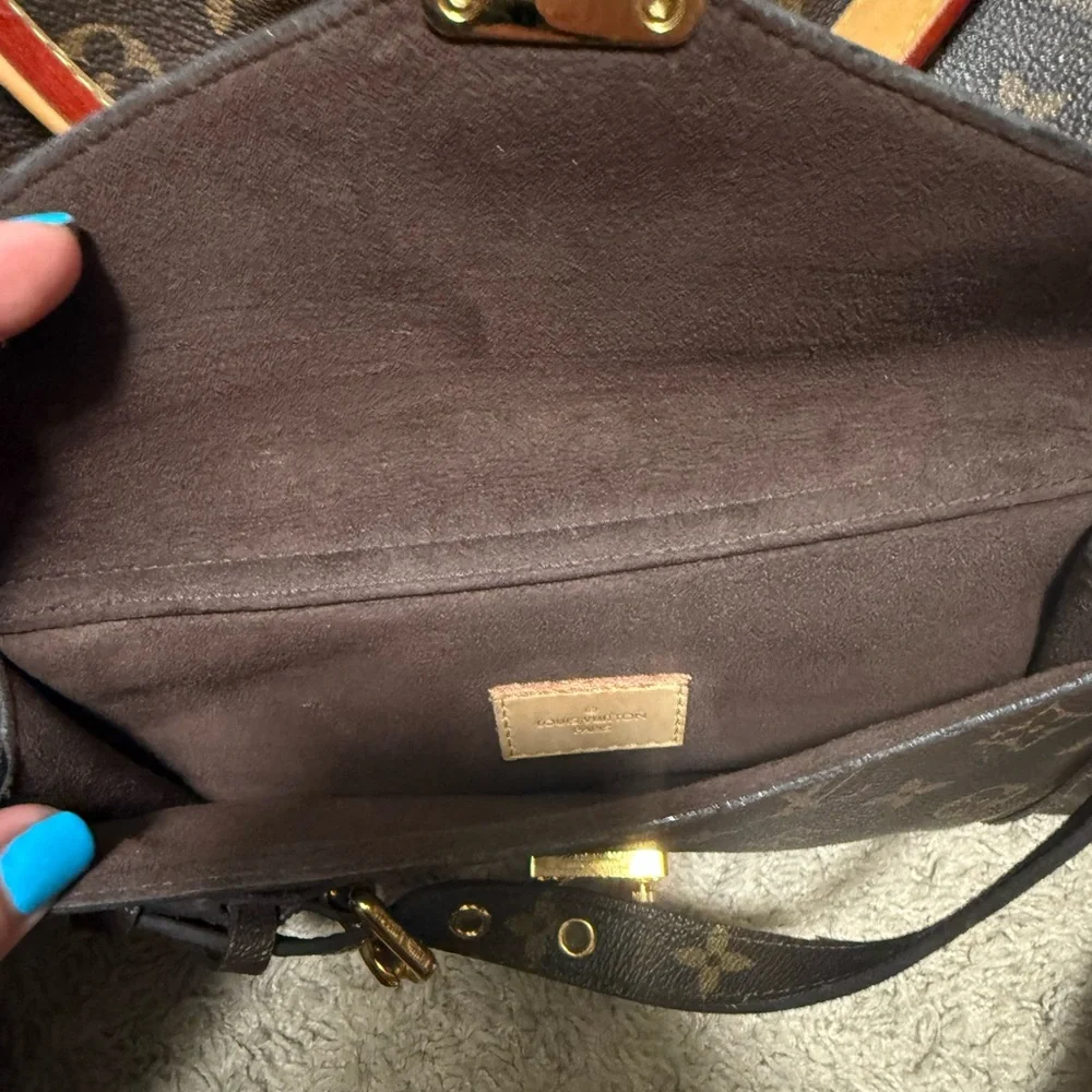 Louis Vuitton Monogram Metis Shoulder Bag - Picture 4 of 9